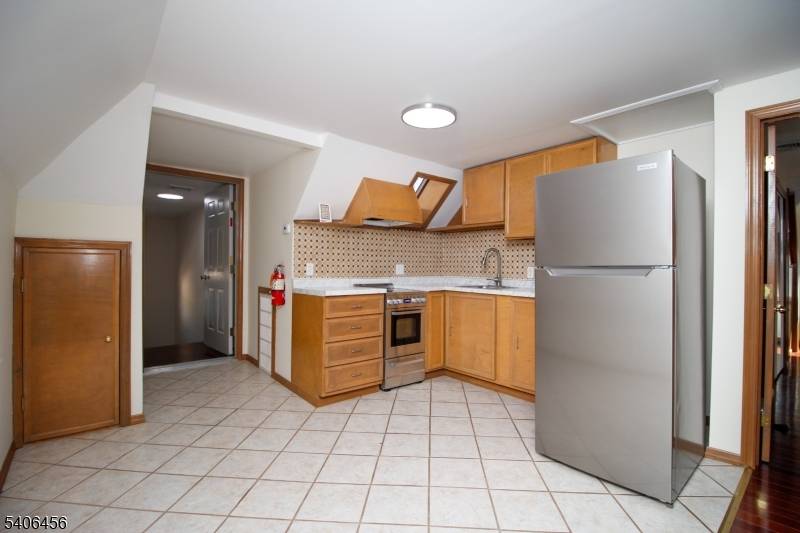 Dover Town, NJ 07801,172 S Morris St Ab