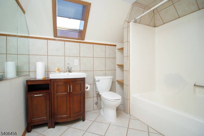 Dover Town, NJ 07801,172 S Morris St Ab