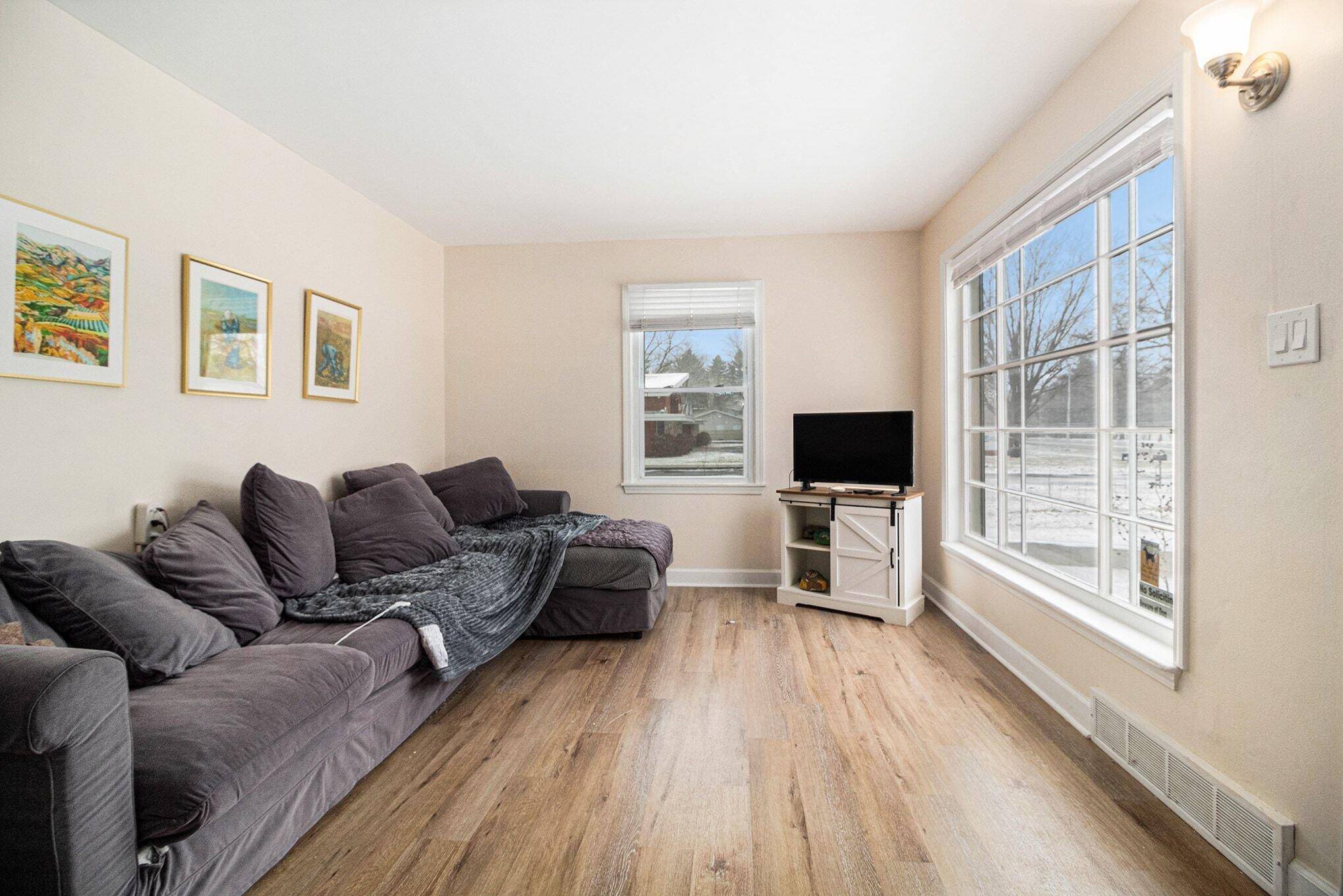 Livonia, MI 48154,35425 5 Mile RD