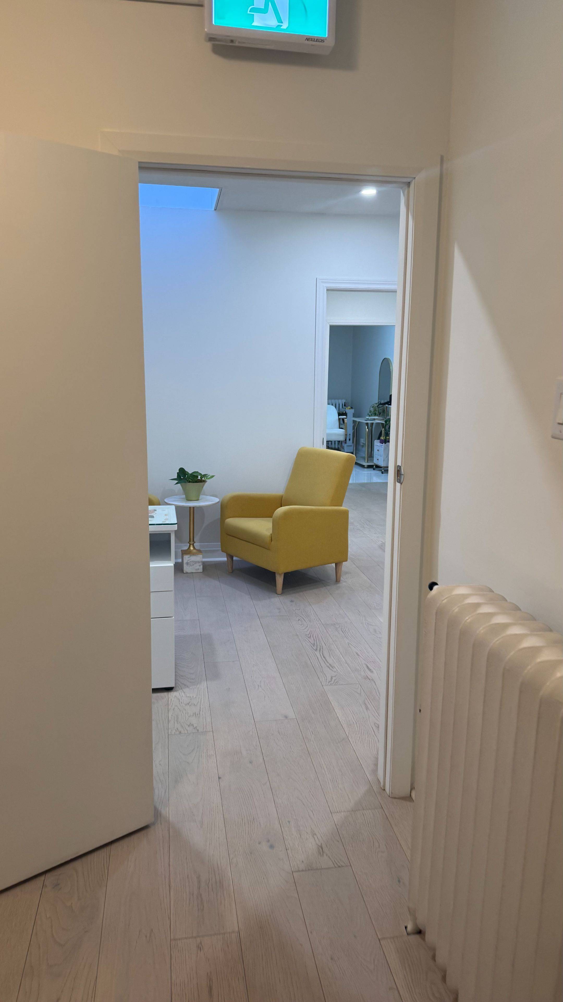 Toronto C03, ON M6C 1B3,728 St Clair AVE W #2nd level