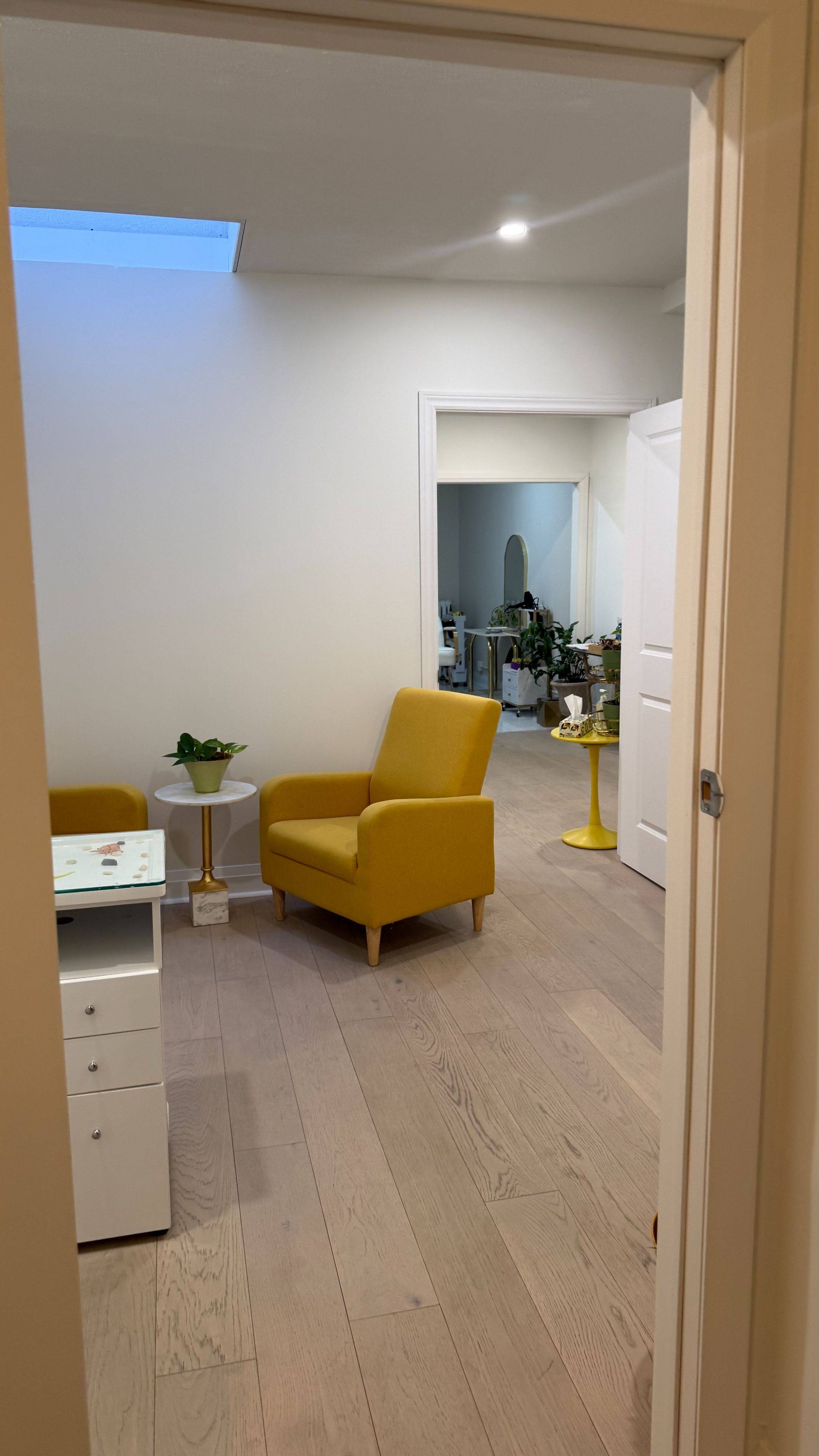 Toronto C03, ON M6C 1B3,728 St Clair AVE W #2nd level