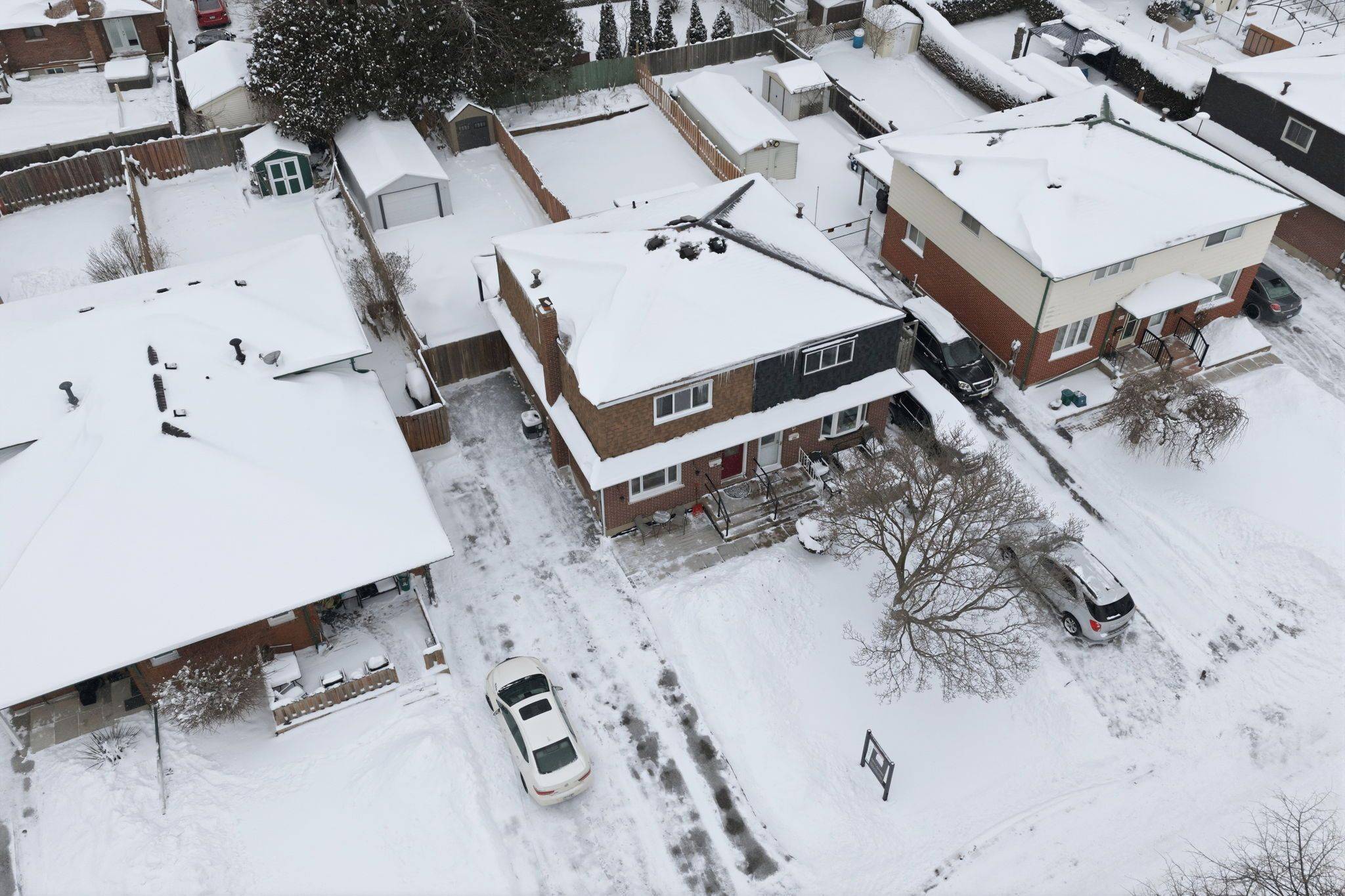 Oshawa, ON L1G 6H3,246 Coventry CT