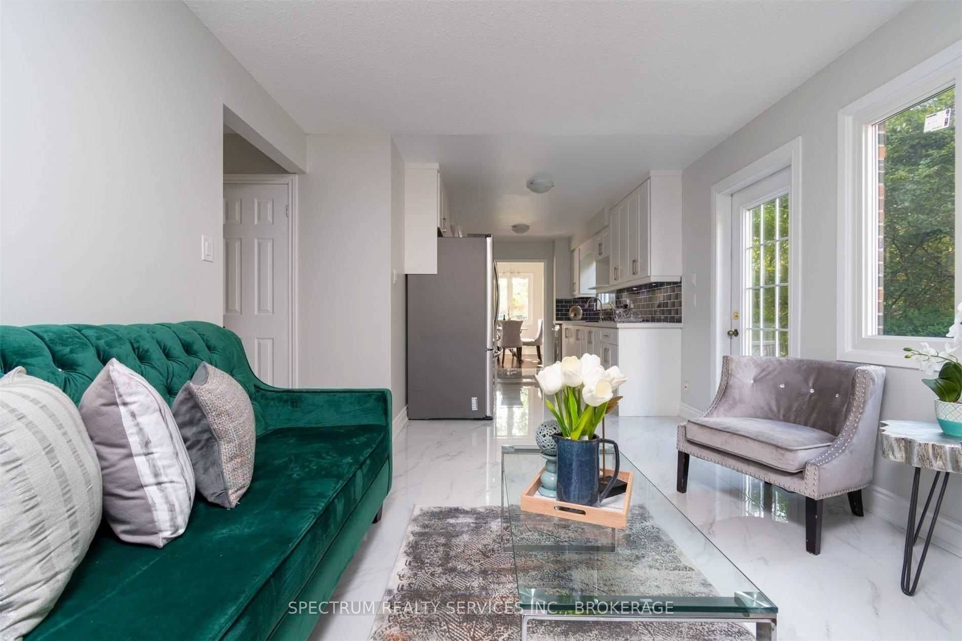 Brampton, ON L6Y 2L7,32 Verity CT #(Upper)