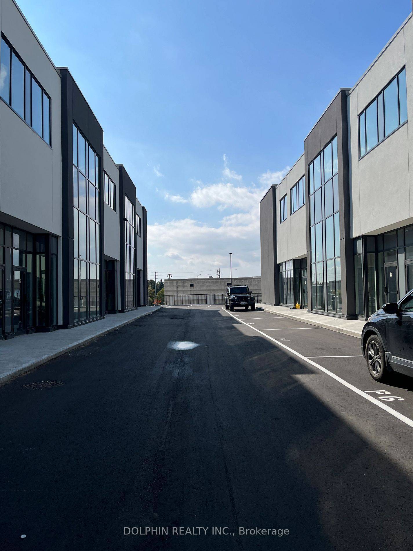 Mississauga, ON L4W 5E1,5266 Solar DR E #B106