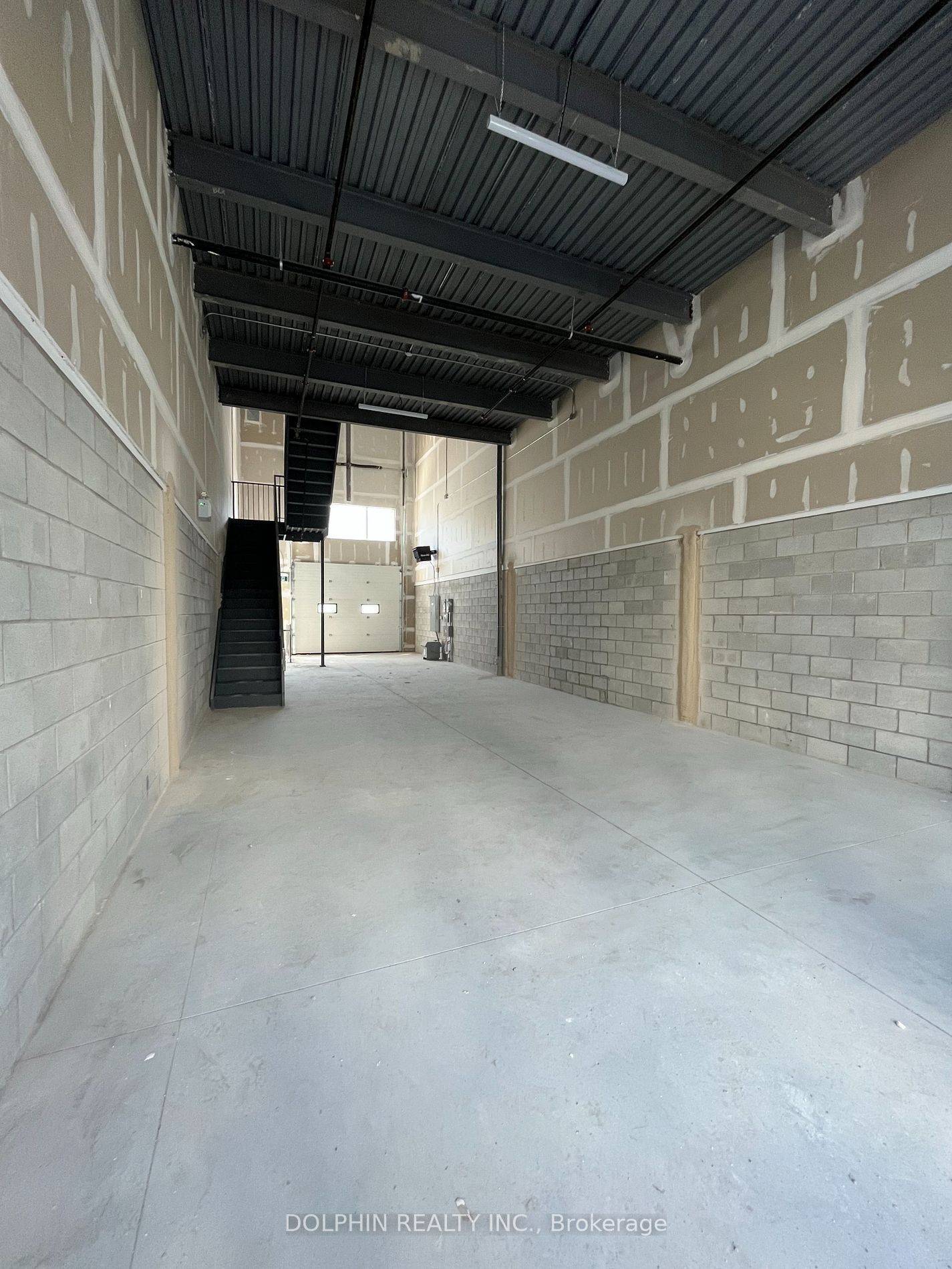 Mississauga, ON L4W 5E1,5266 Solar DR E #B106