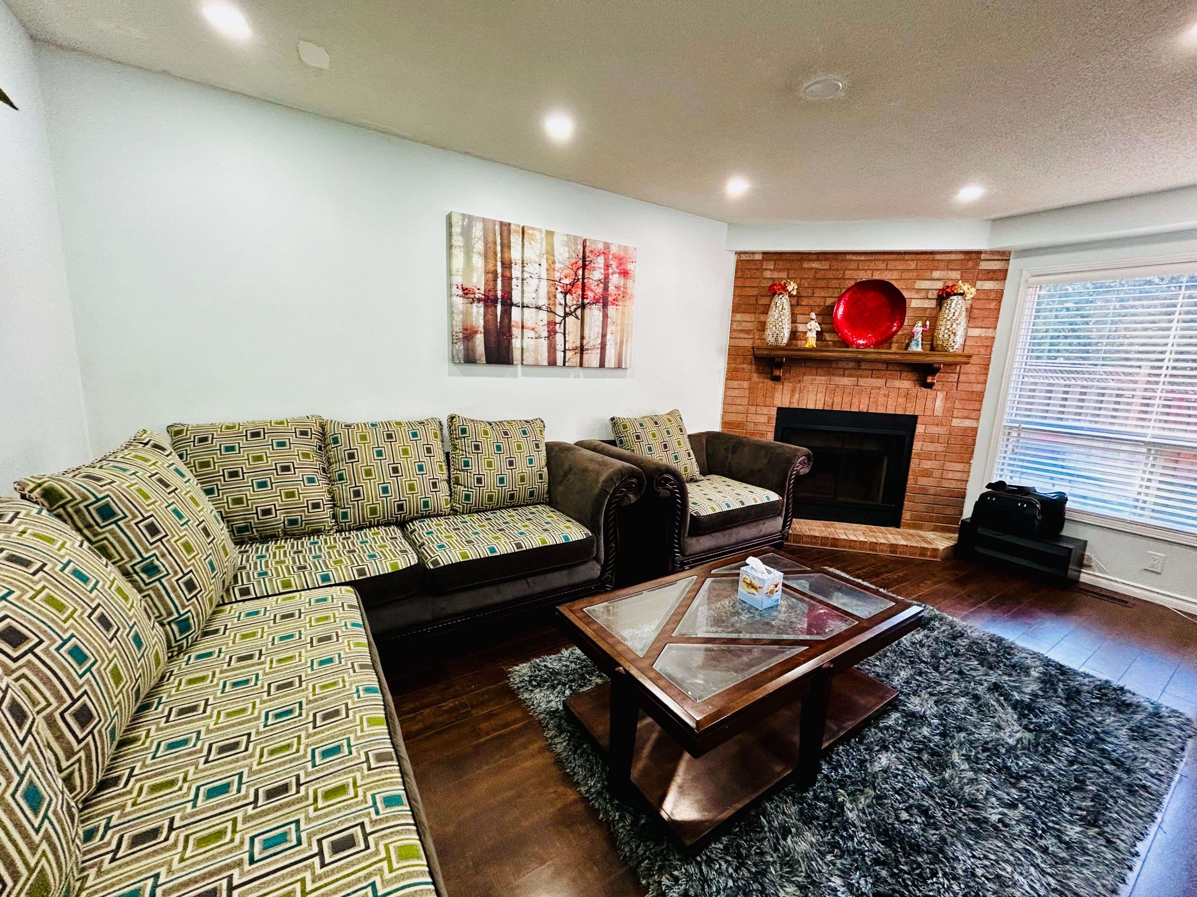 Mississauga, ON L5N 6M8,3035 Dalehurst DR #Upper