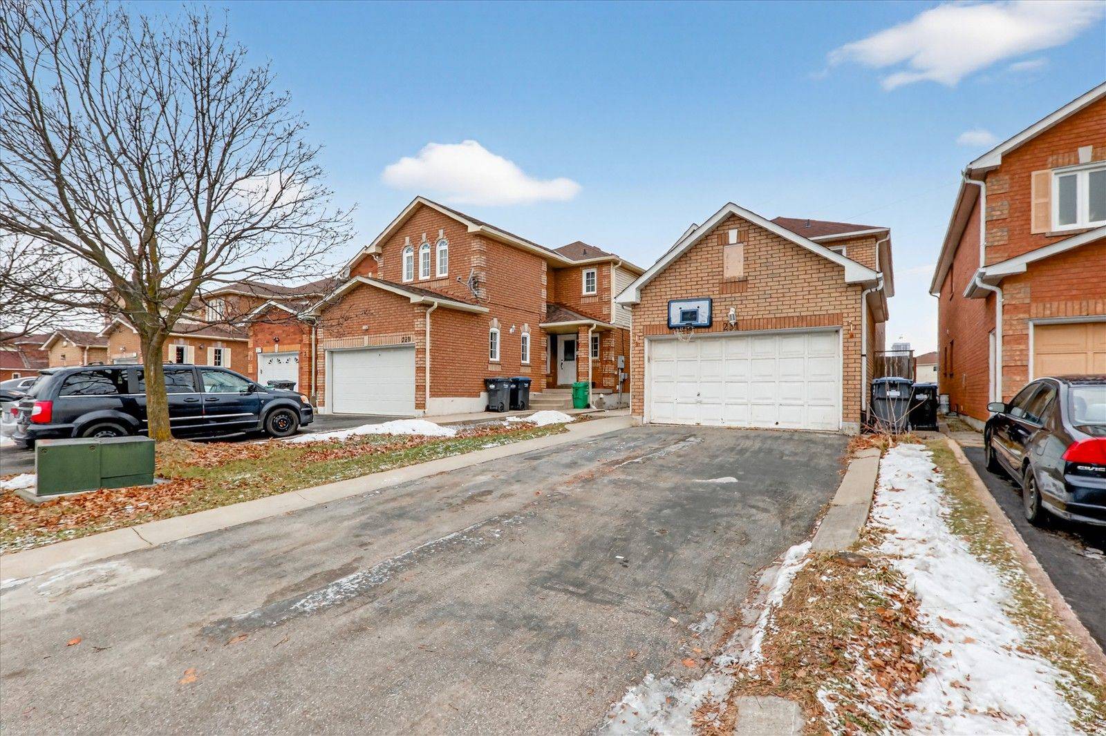 Brampton, ON L6Y 4V7,231 Timberlane DR #Main & 2nd
