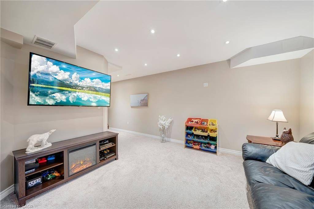 Hamilton, ON L0R 1P0,21 Periwinkle DR