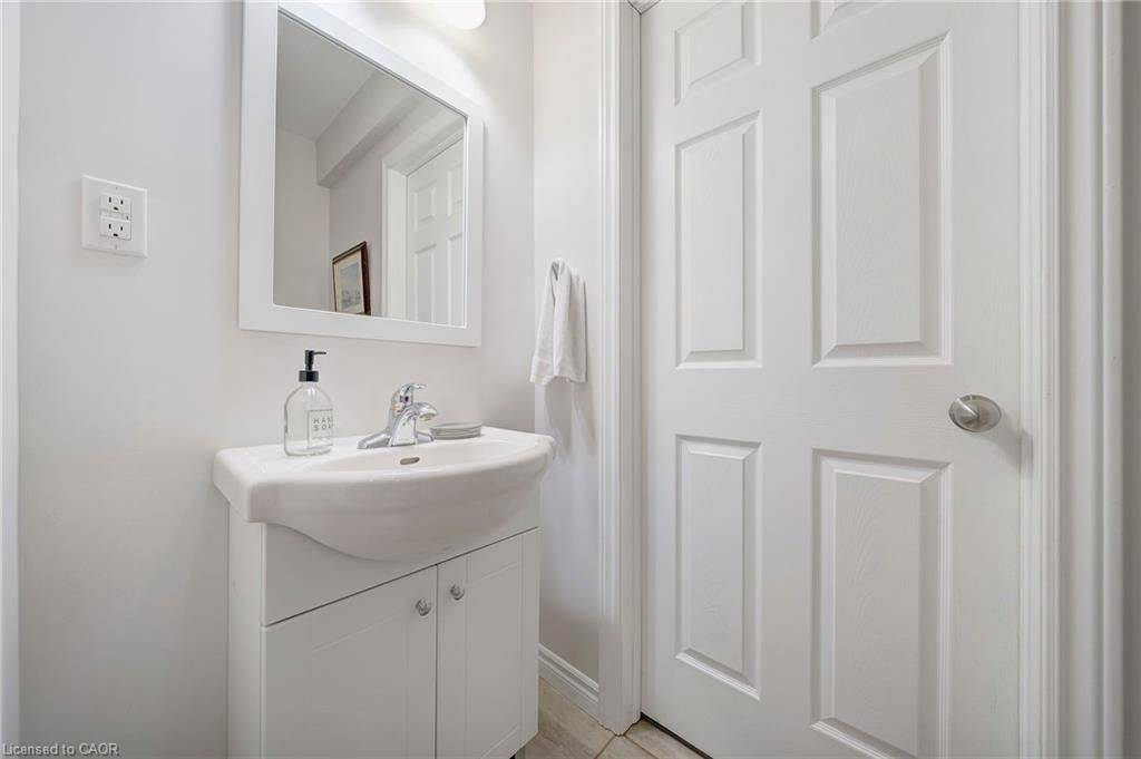 Hamilton, ON L0R 1P0,21 Periwinkle DR