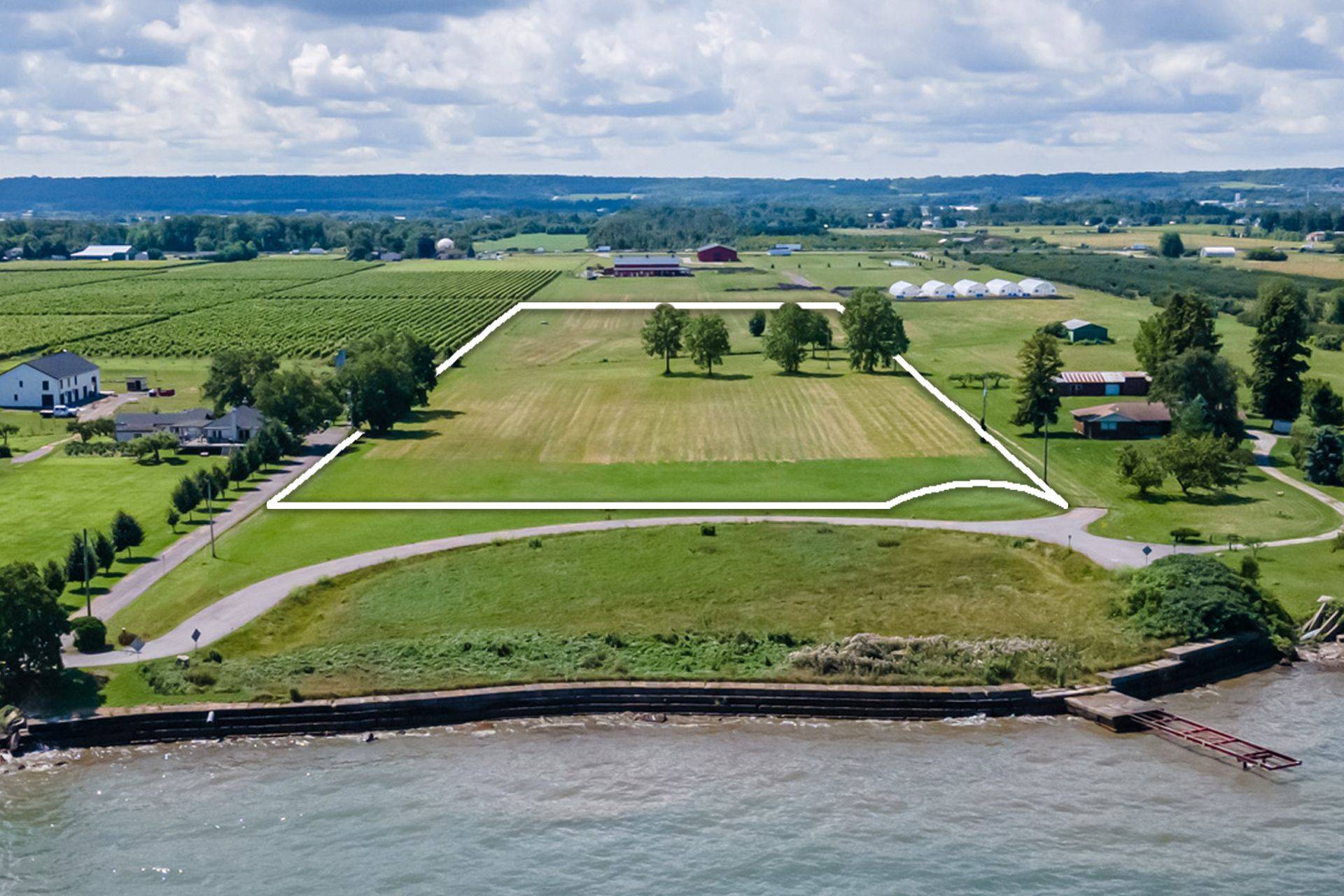 Lincoln, ON L0R 1B1,4558 Lakeside DR