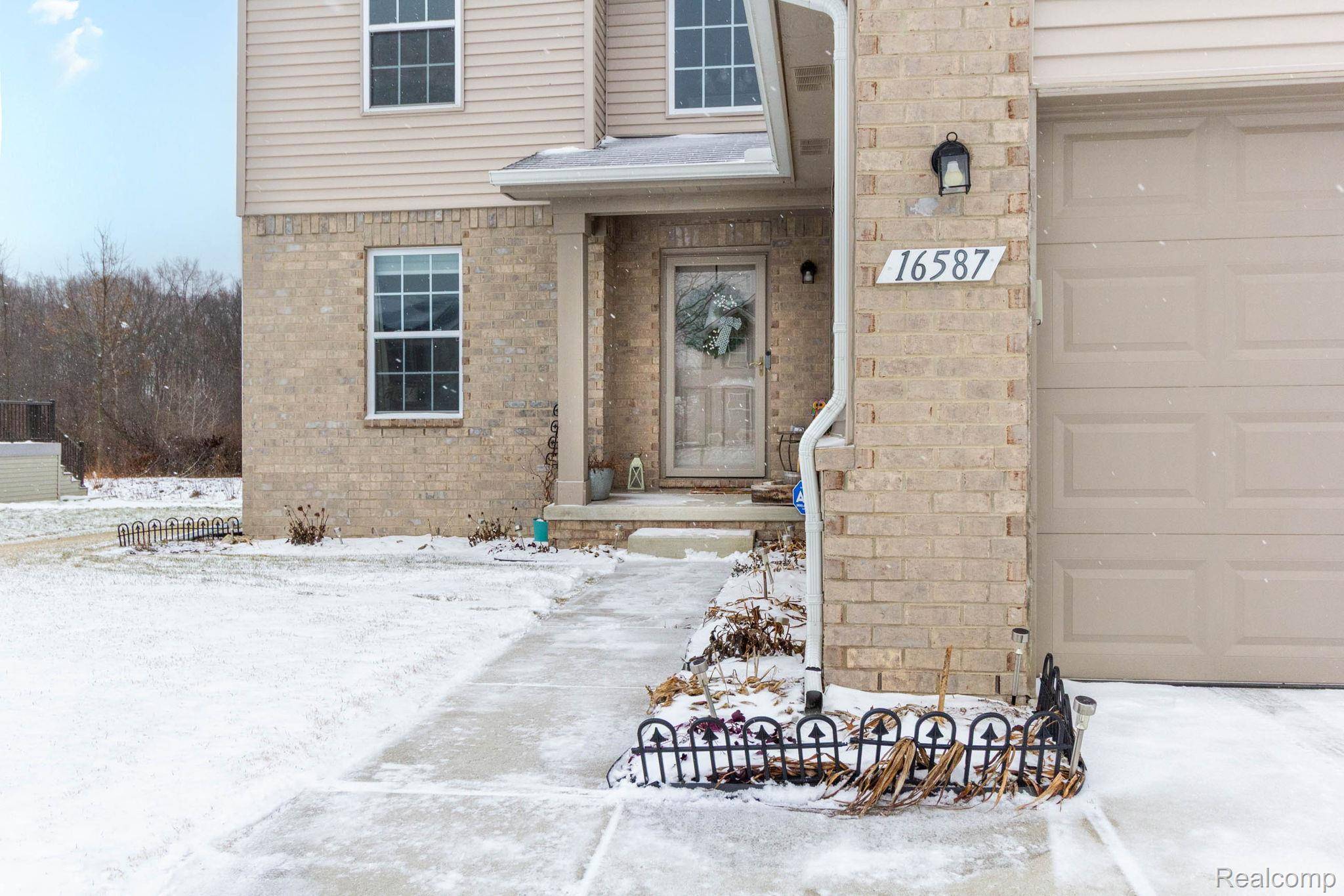 Romulus, MI 48174,16587 Jessica LN