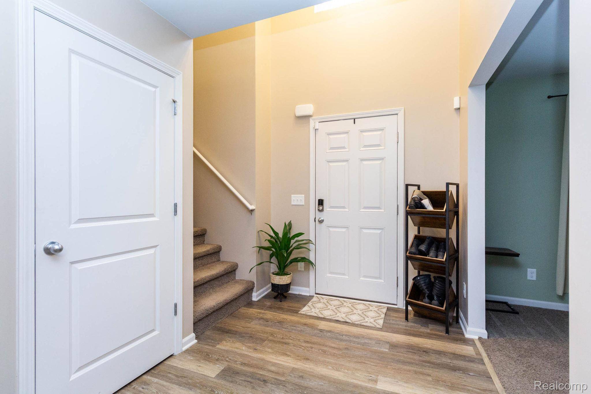 Romulus, MI 48174,16587 Jessica LN