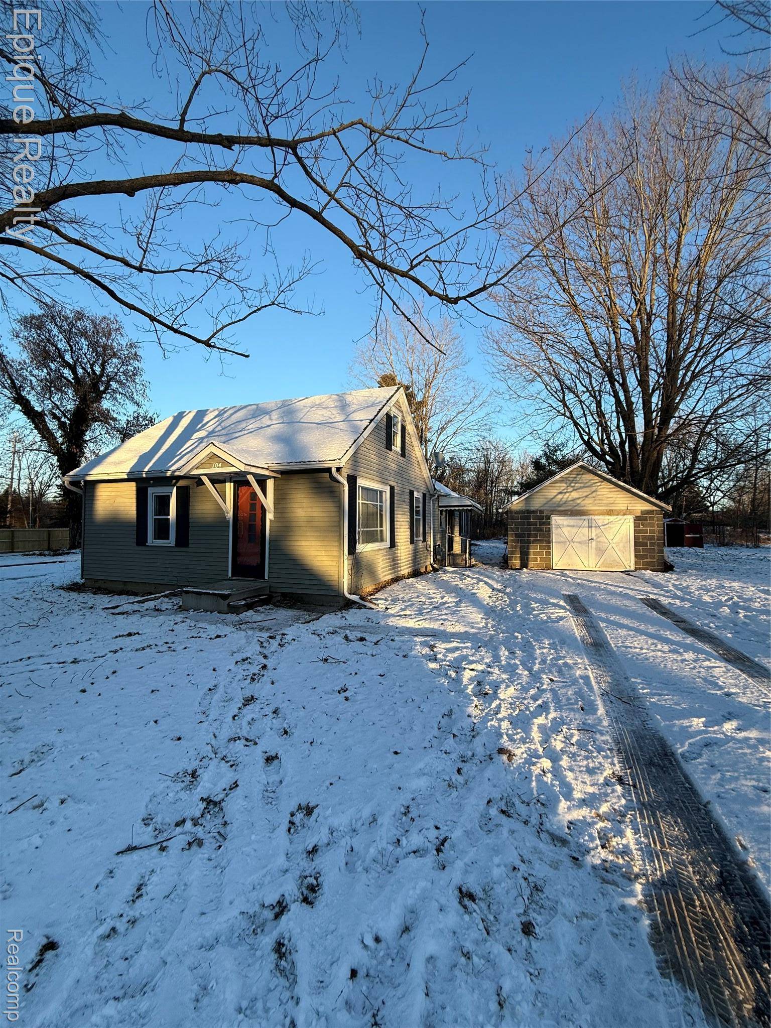 Capac, MI 48014,104 N Lester ST