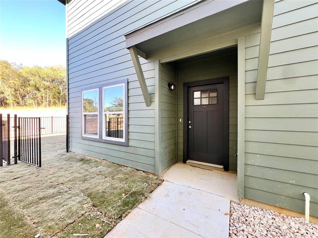 Burleson, TX 76028,3501 E Renfro Street #105