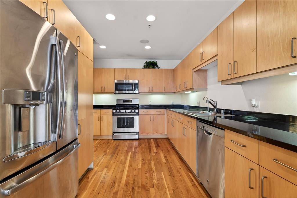 Addison, TX 75001,5055 Addison Circle #409