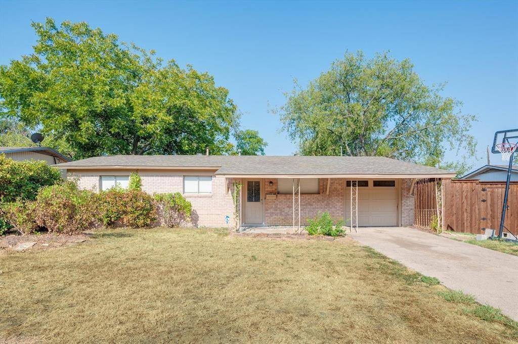 Arlington, TX 76013,1902 Alan A Dale Road