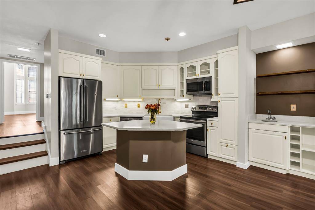 Dallas, TX 75204,3235 Cole Avenue #105