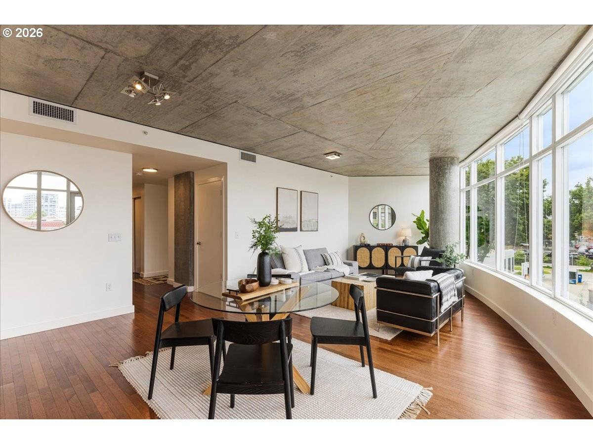 Portland, OR 97209,1926 W BURNSIDE ST #301