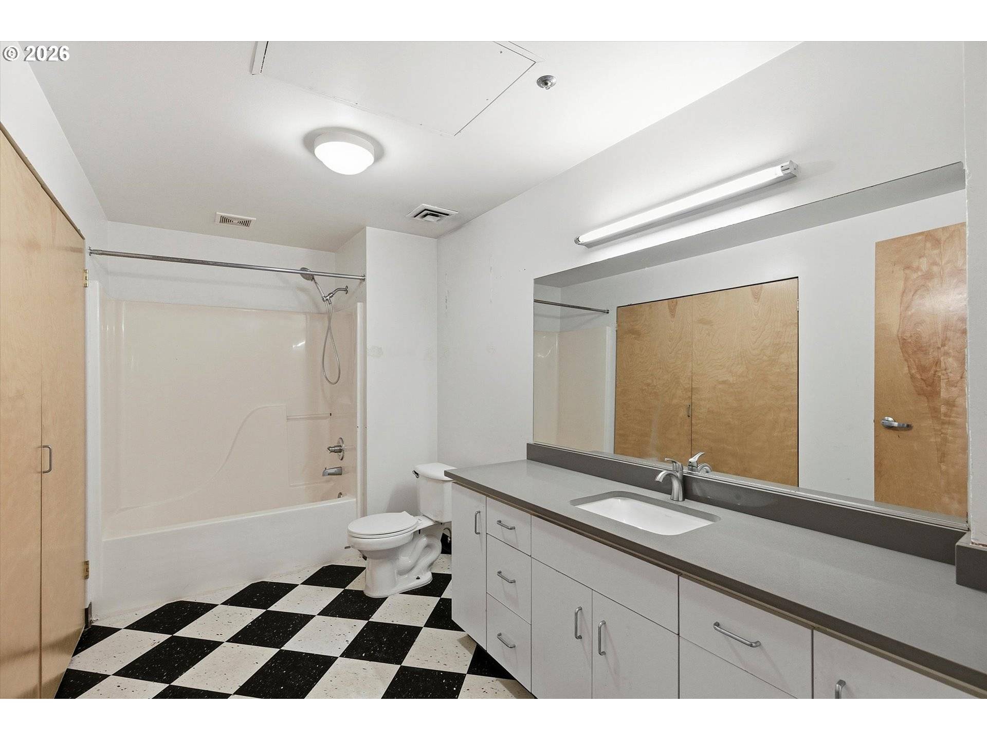 Portland, OR 97209,416 NW 13TH AVE