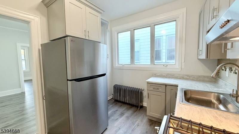 East Orange City, NJ 07018,56 Lindsley Pl, unit 2 #1