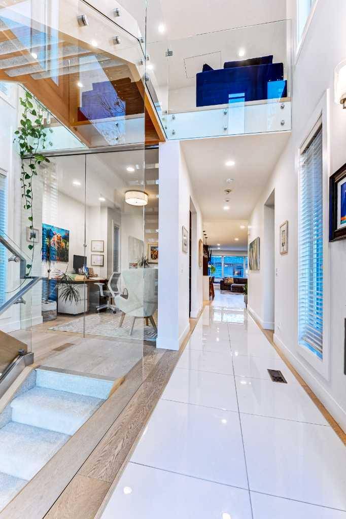 Calgary, AB T2N 2Y3,116 34A ST NW