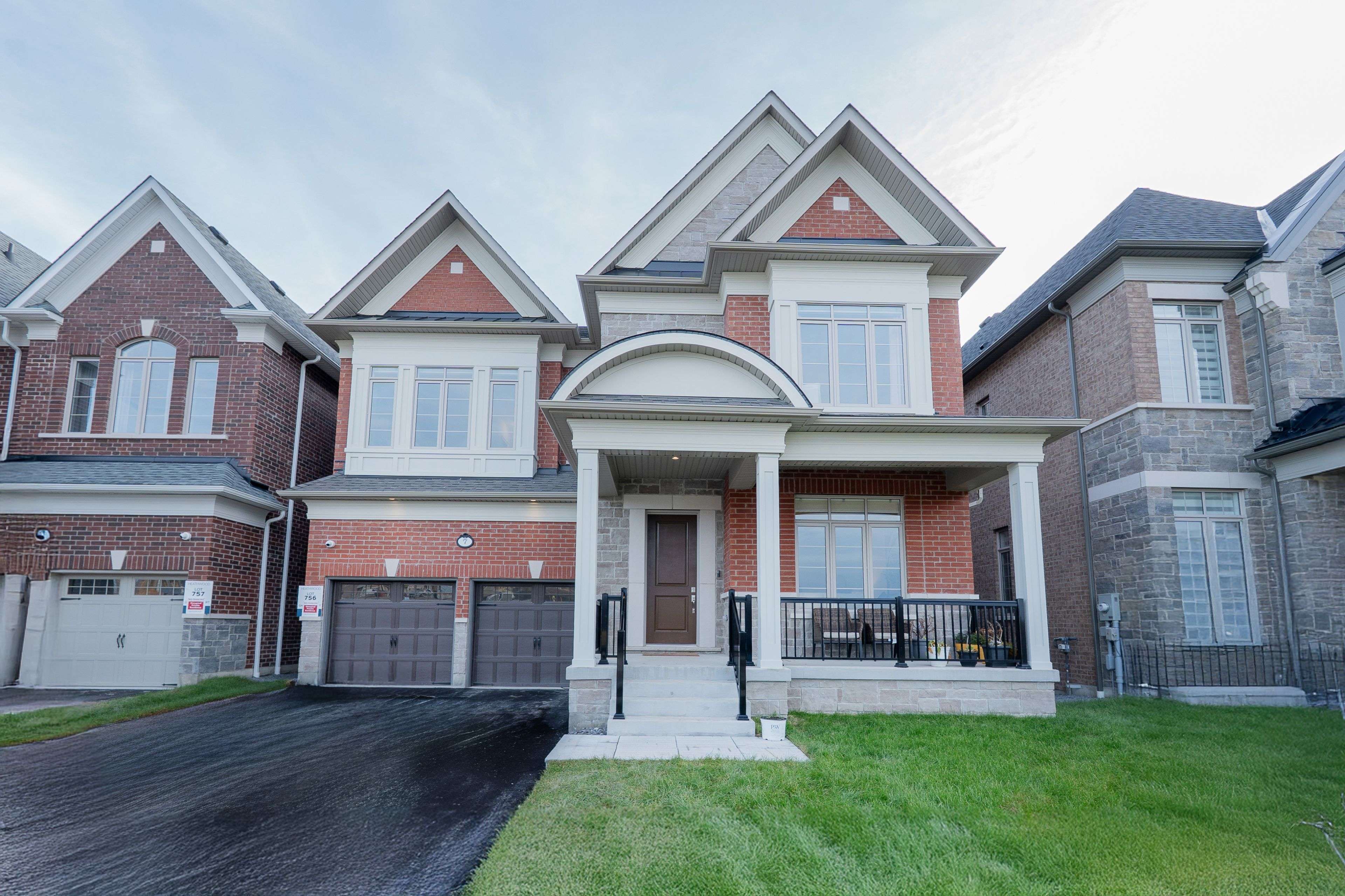 Whitby, ON L1P 1Y4,7 Spring Garden CT