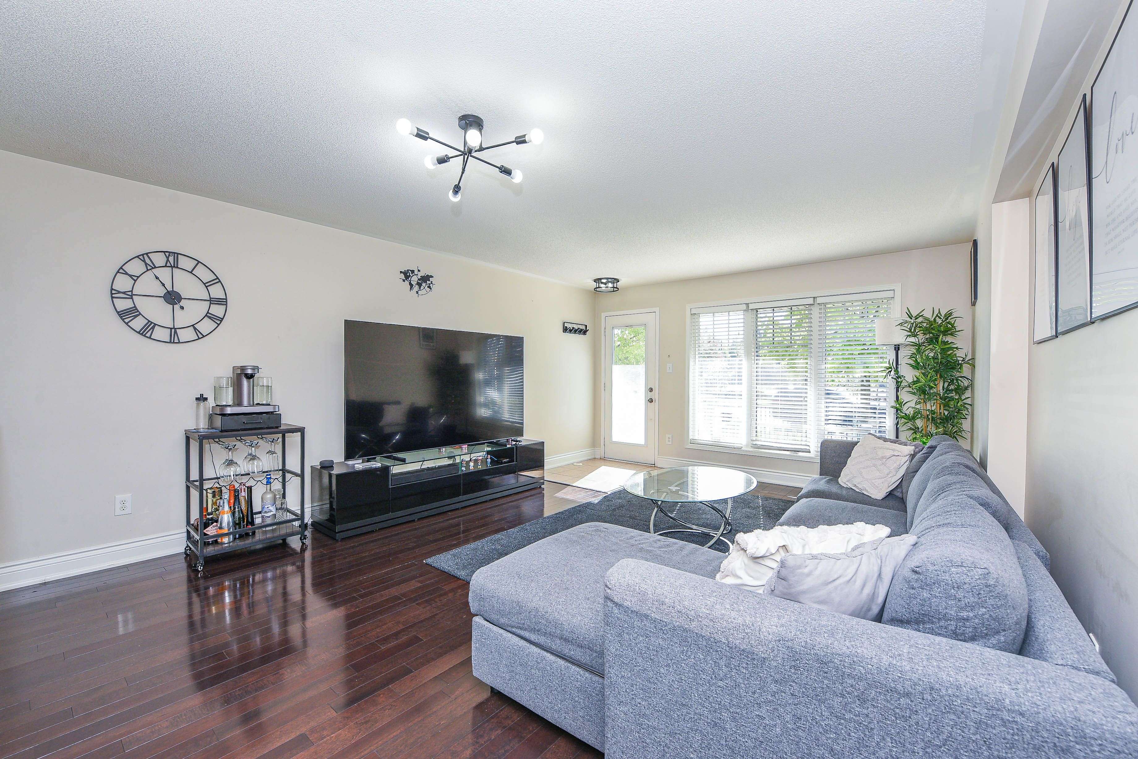 Mississauga, ON L5M 0N7,3335 Thomas ST #13