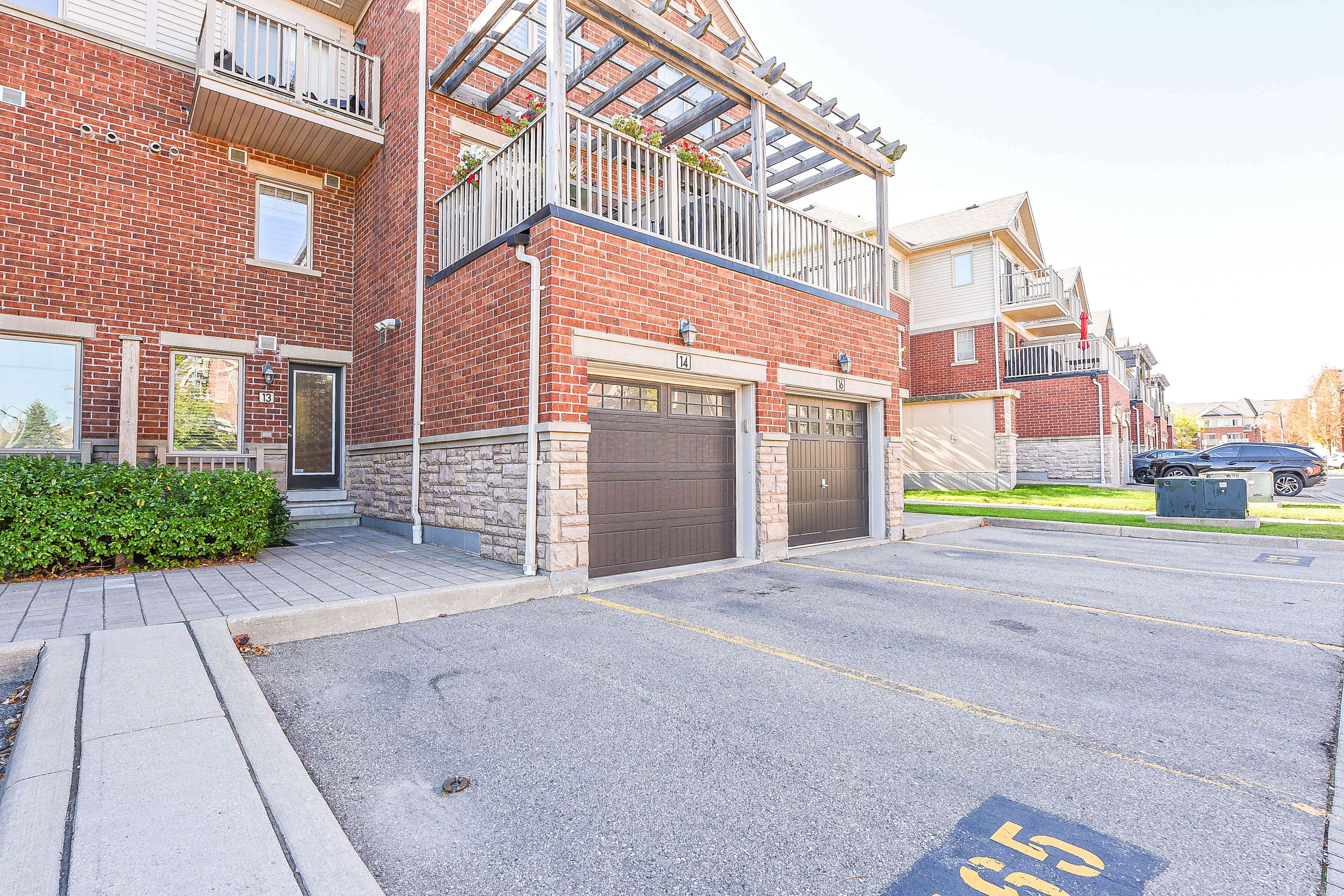 Mississauga, ON L5M 0N7,3335 Thomas ST #13