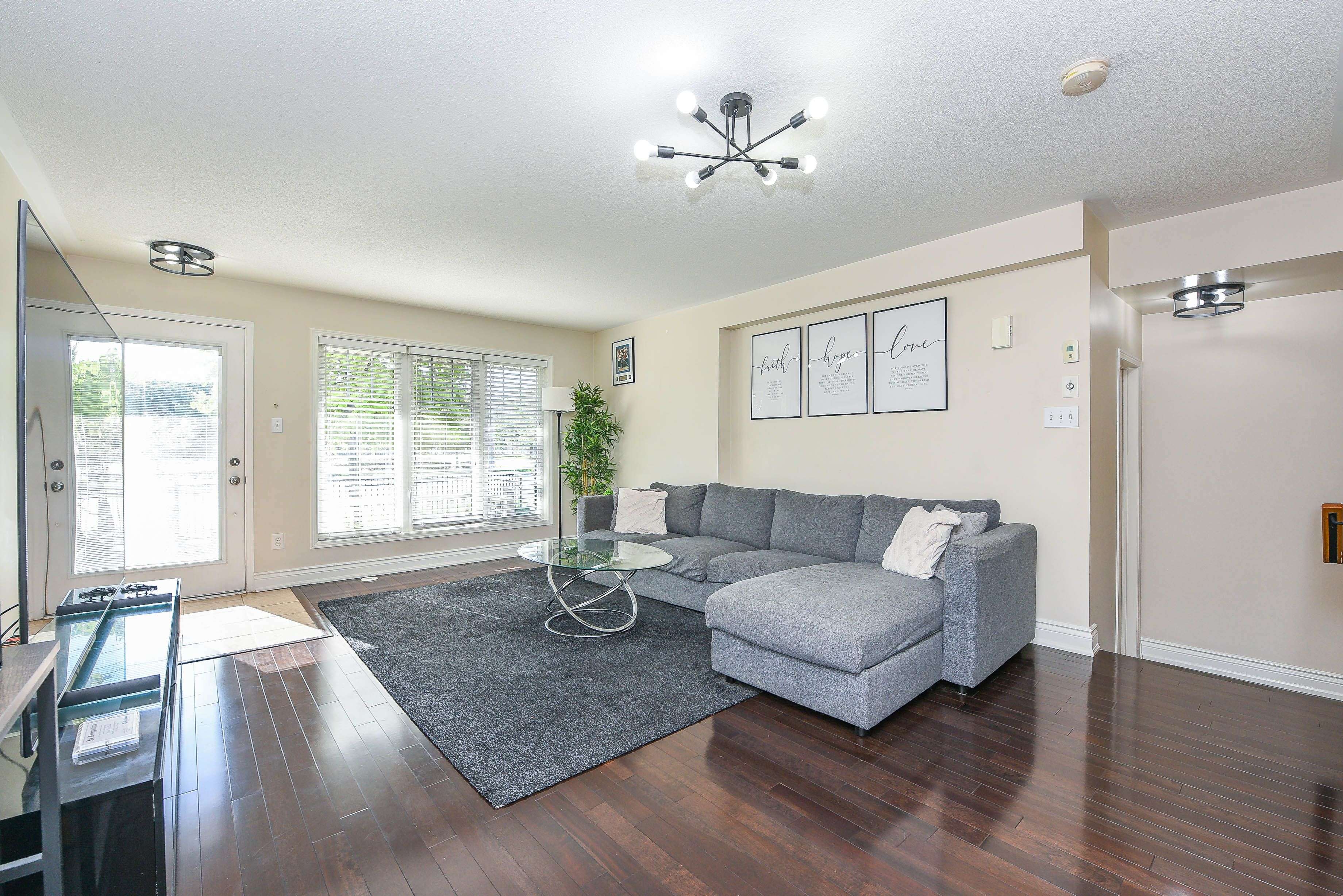 Mississauga, ON L5M 0N7,3335 Thomas ST #13