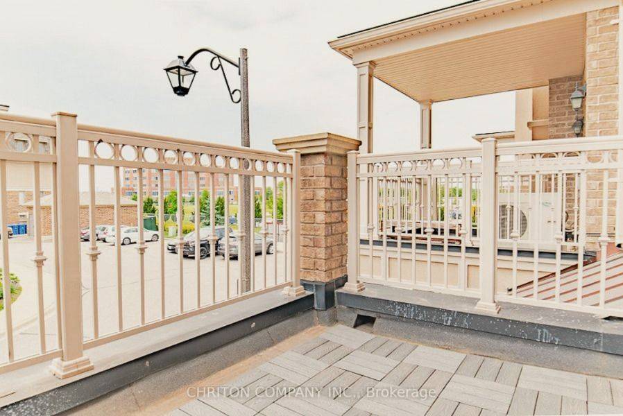 Oakville, ON L6M 0S4,2435 Greenwich DR #55