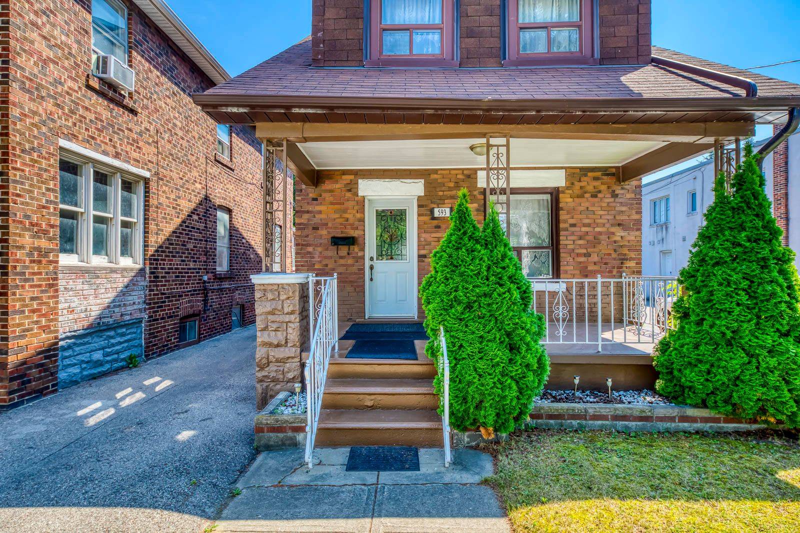 Toronto W07, ON M8Y 2S8,593 Royal York RD