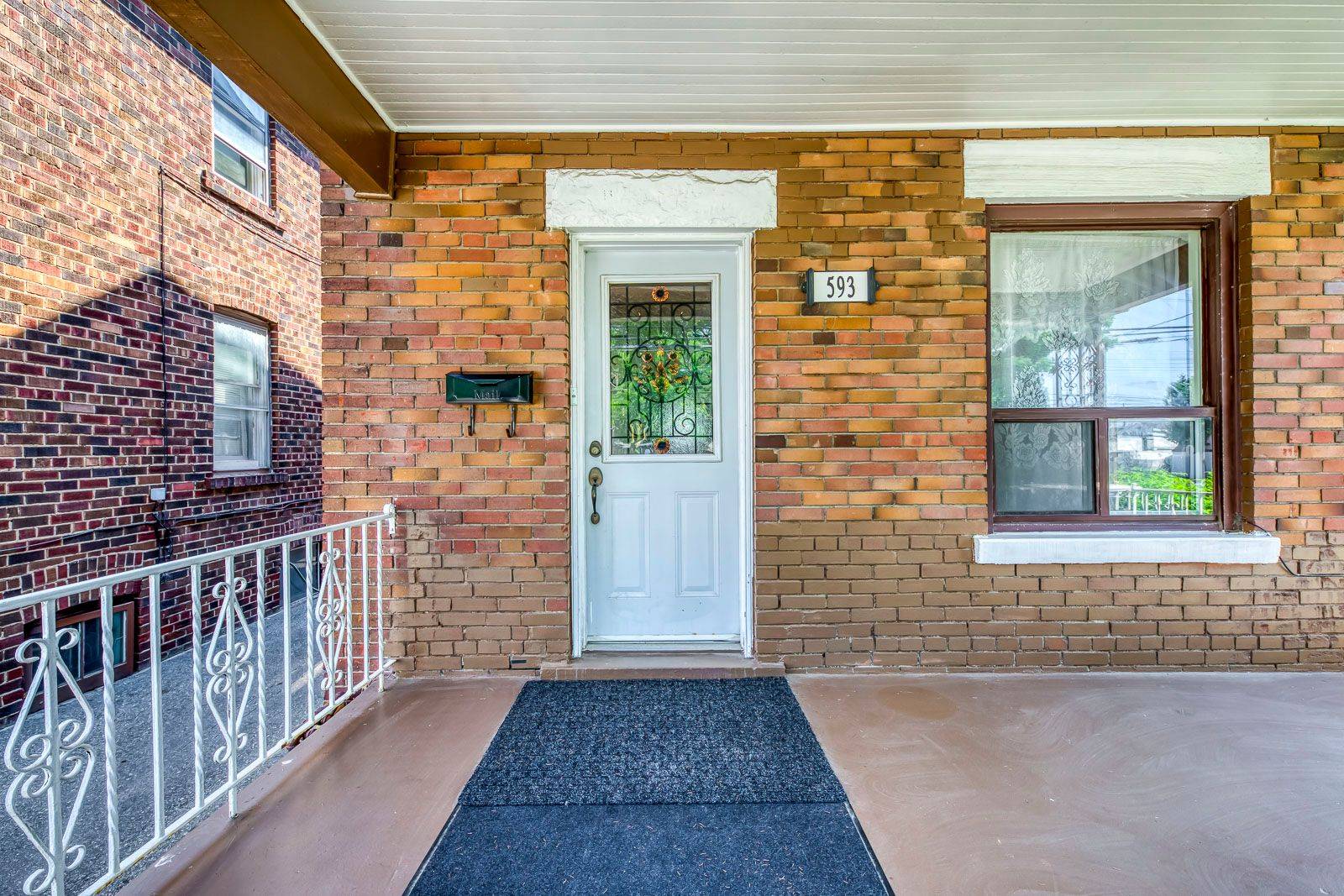 Toronto W07, ON M8Y 2S8,593 Royal York RD