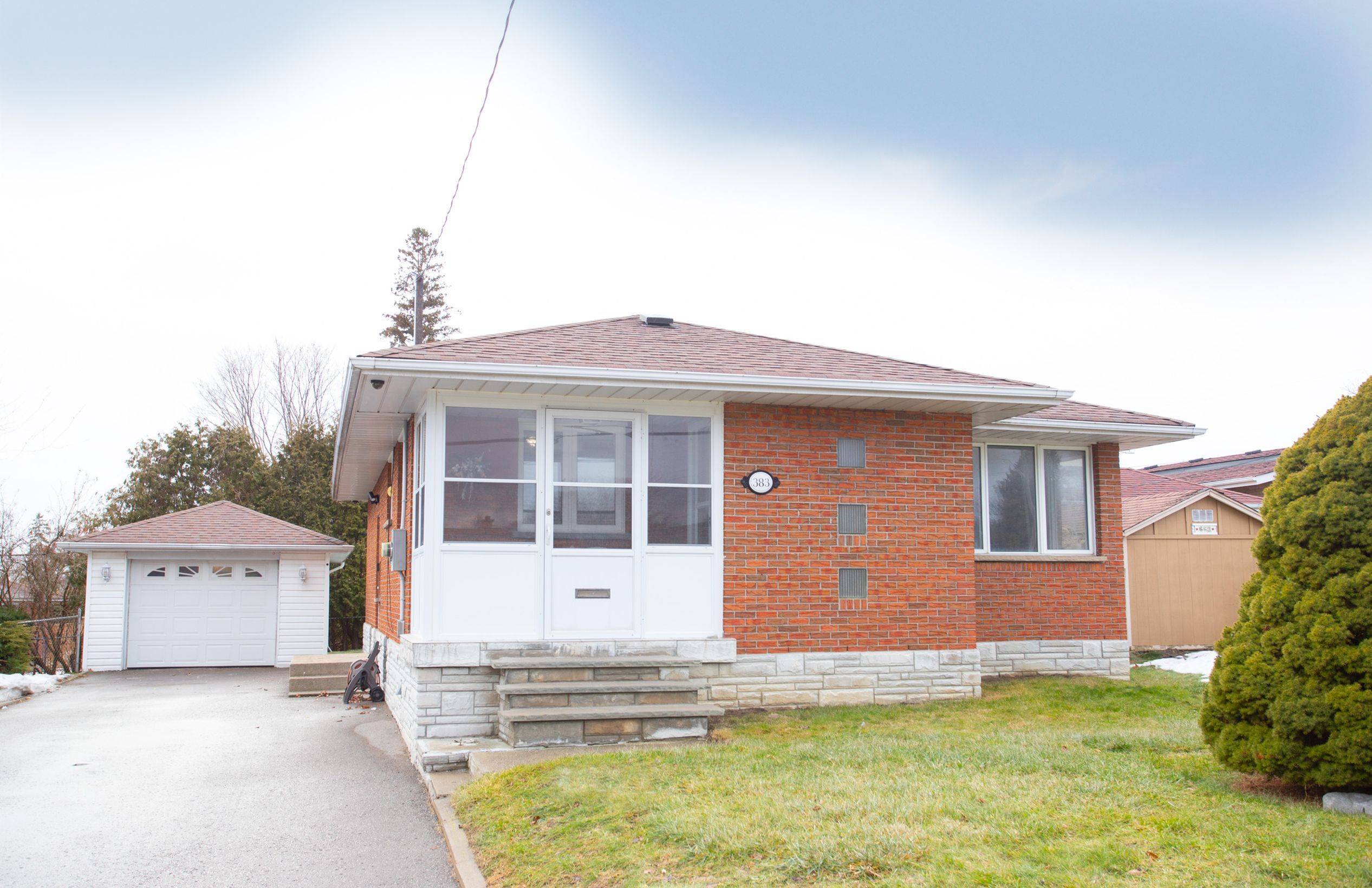 Oshawa, ON L1J 3G7,383 Rossland RD W