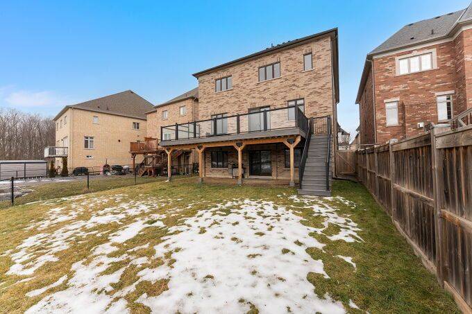 Aurora, ON L4G 0T9,95 Strawbridge Farm DR