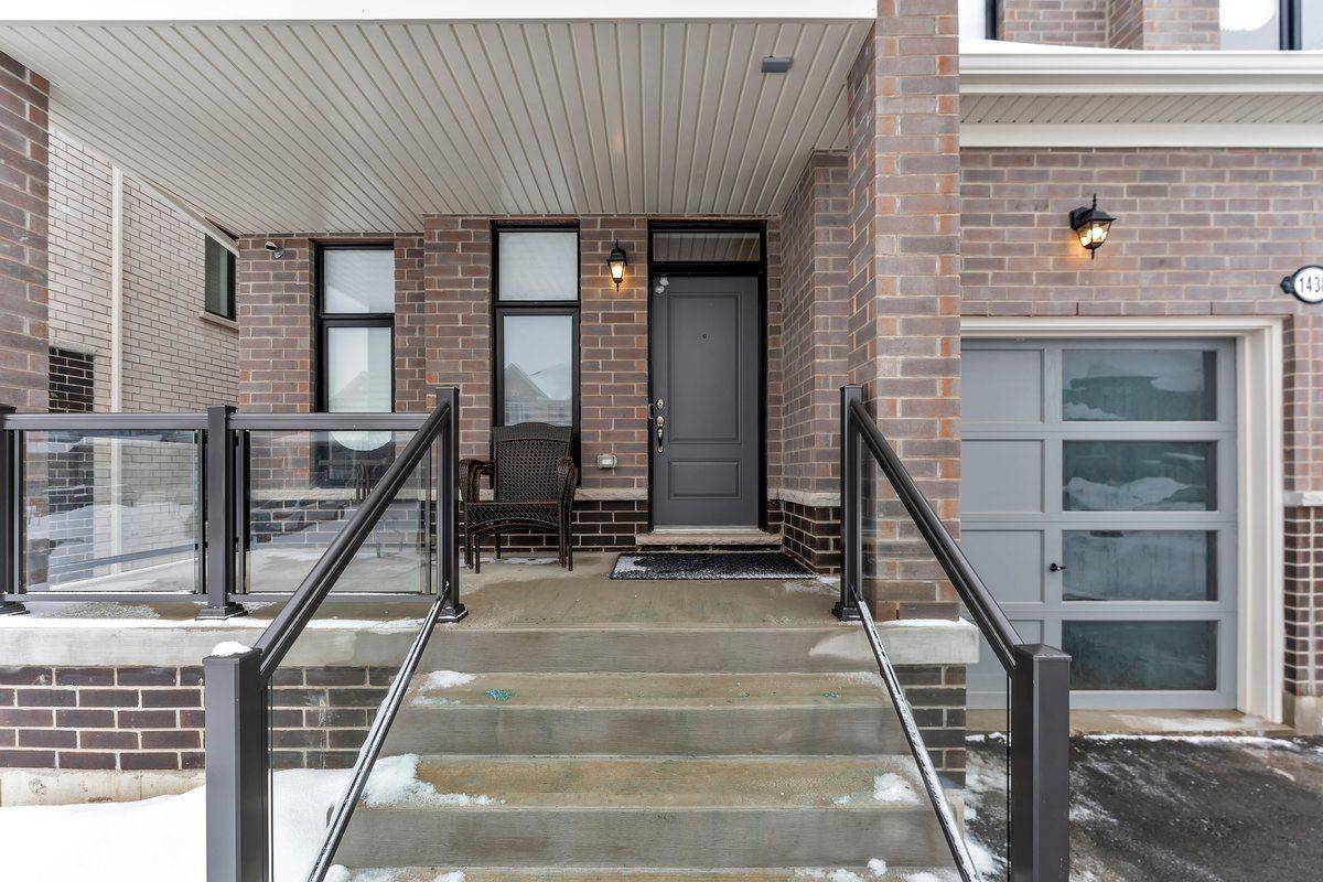 Innisfil, ON L0L 1W0,1438 Davis LOOP