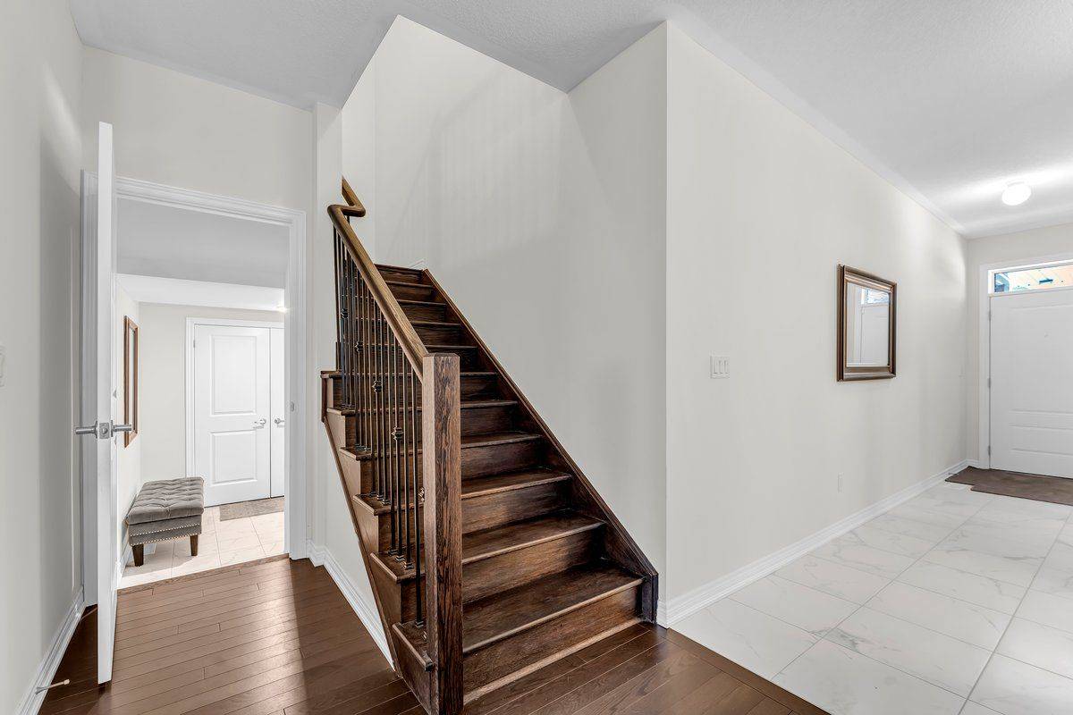 Innisfil, ON L0L 1W0,1438 Davis LOOP