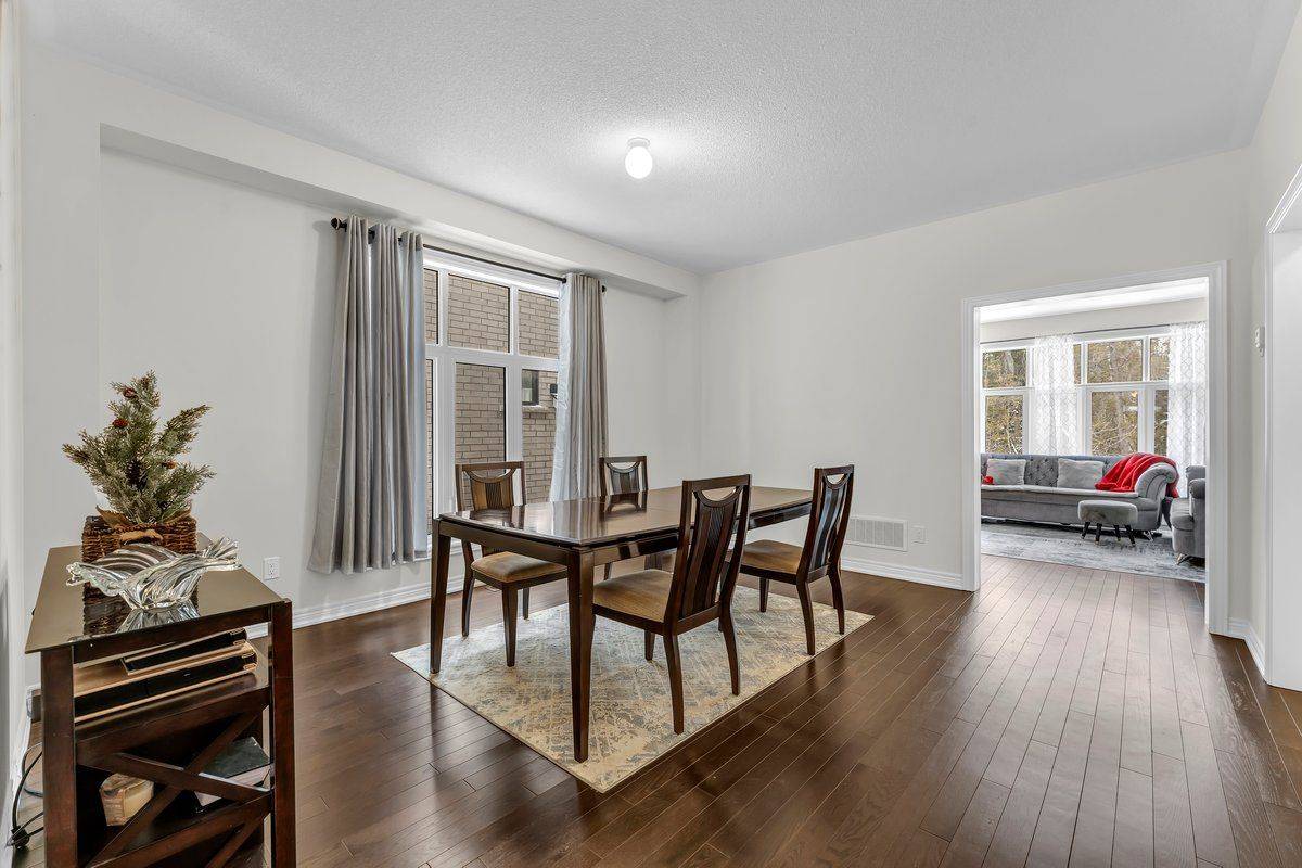 Innisfil, ON L0L 1W0,1438 Davis LOOP