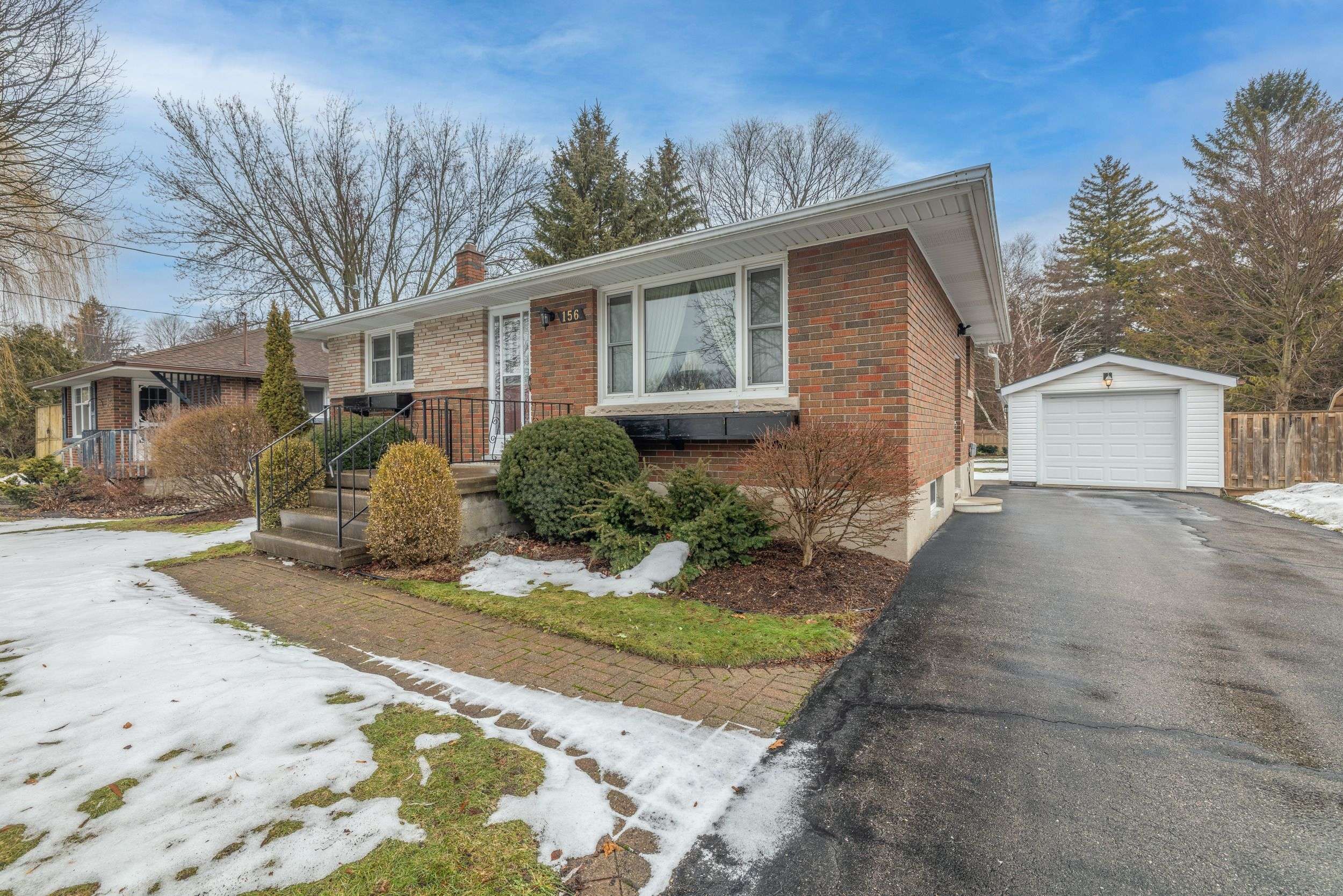 Woodstock, ON N4S 6V9,156 Victoria ST N