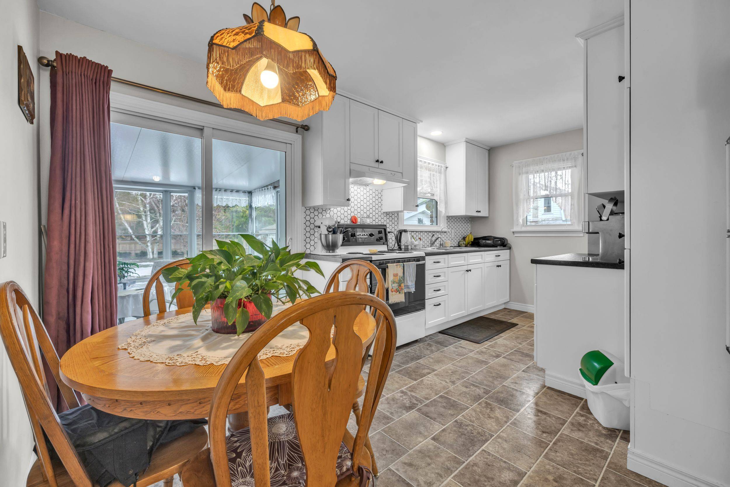 Woodstock, ON N4S 6V9,156 Victoria ST N