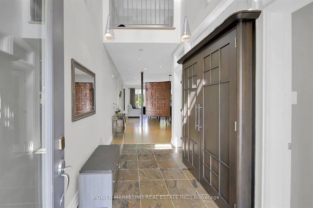 Barrhaven, ON K2J 5G1,15 MARWOOD CT