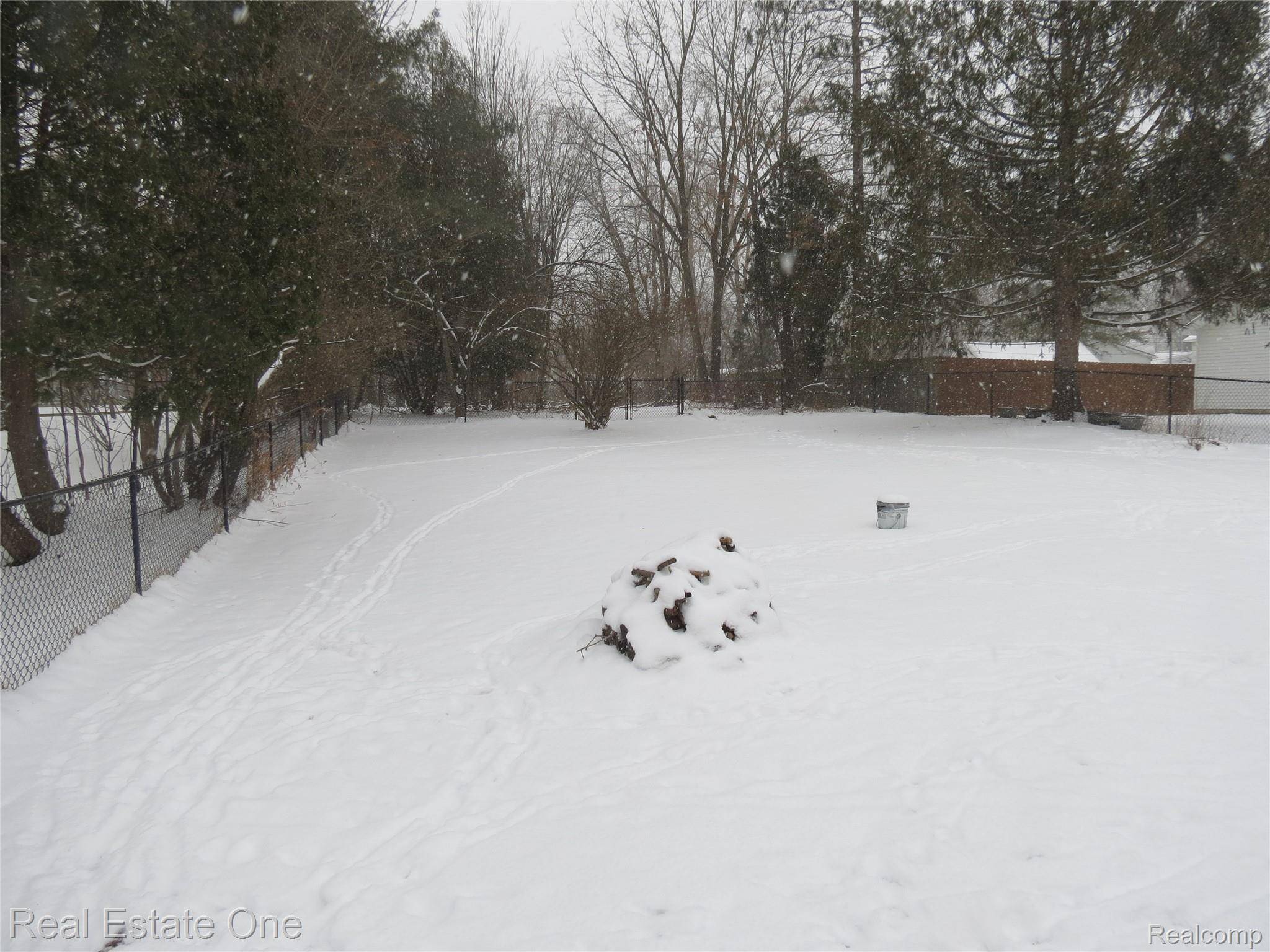 Howell, MI 48843,515 Riddle ST