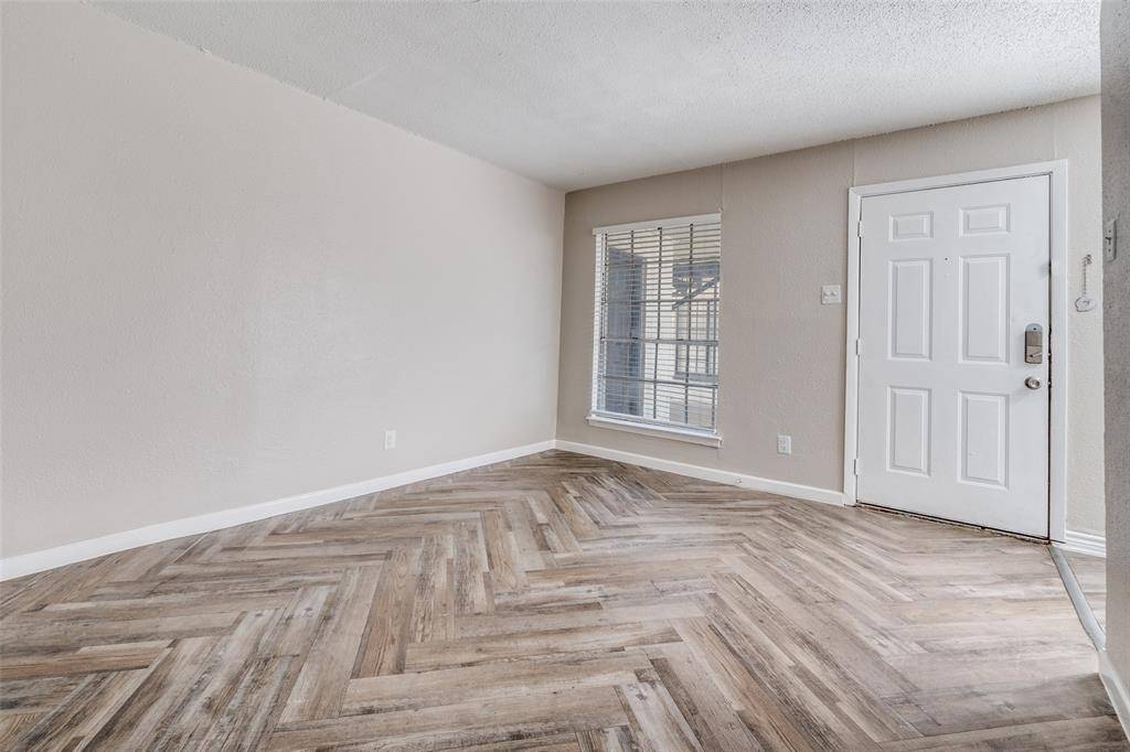 Dallas, TX 75214,5317 Junius Street #102