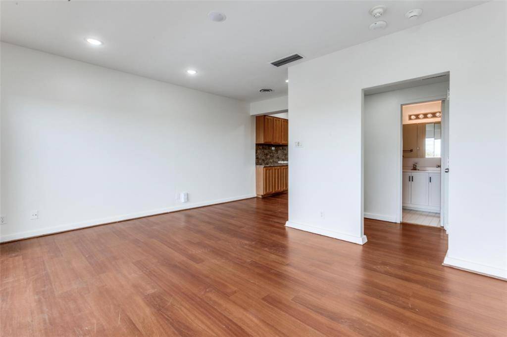 Dallas, TX 75225,6211 W Northwest Highway #G417