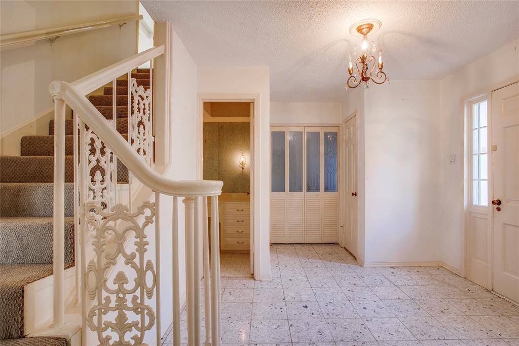 Dallas, TX 75238,9630 Ravensway Drive