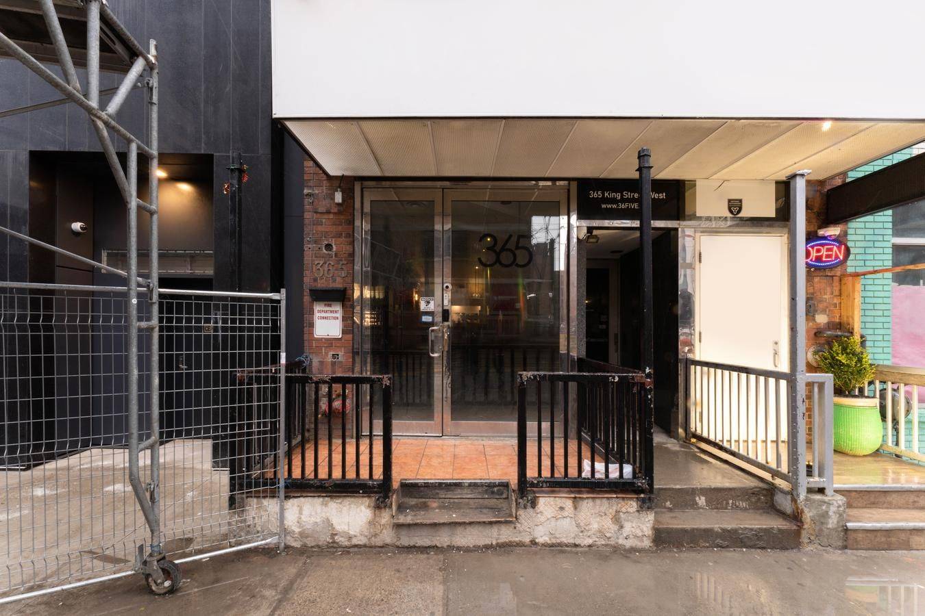 Toronto C01, ON M5V 1K1,365 King ST W #Main