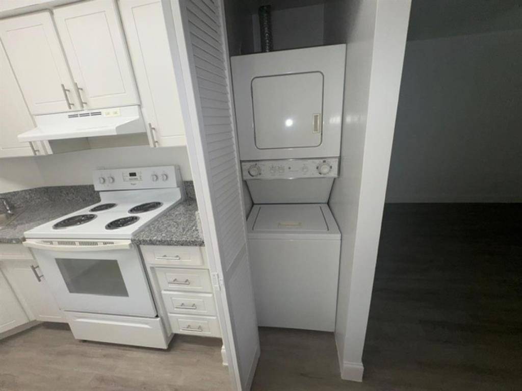 Hallandale Beach, FL 33009,707 NE 10th St #3