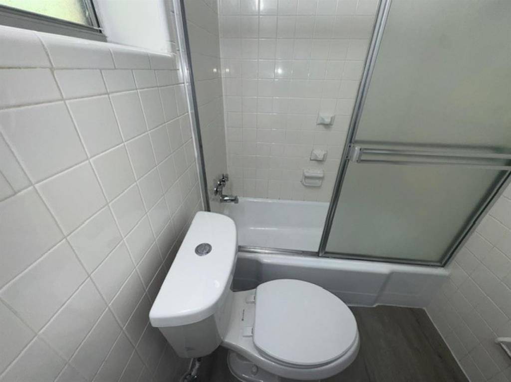 Hallandale Beach, FL 33009,707 NE 10th St #3