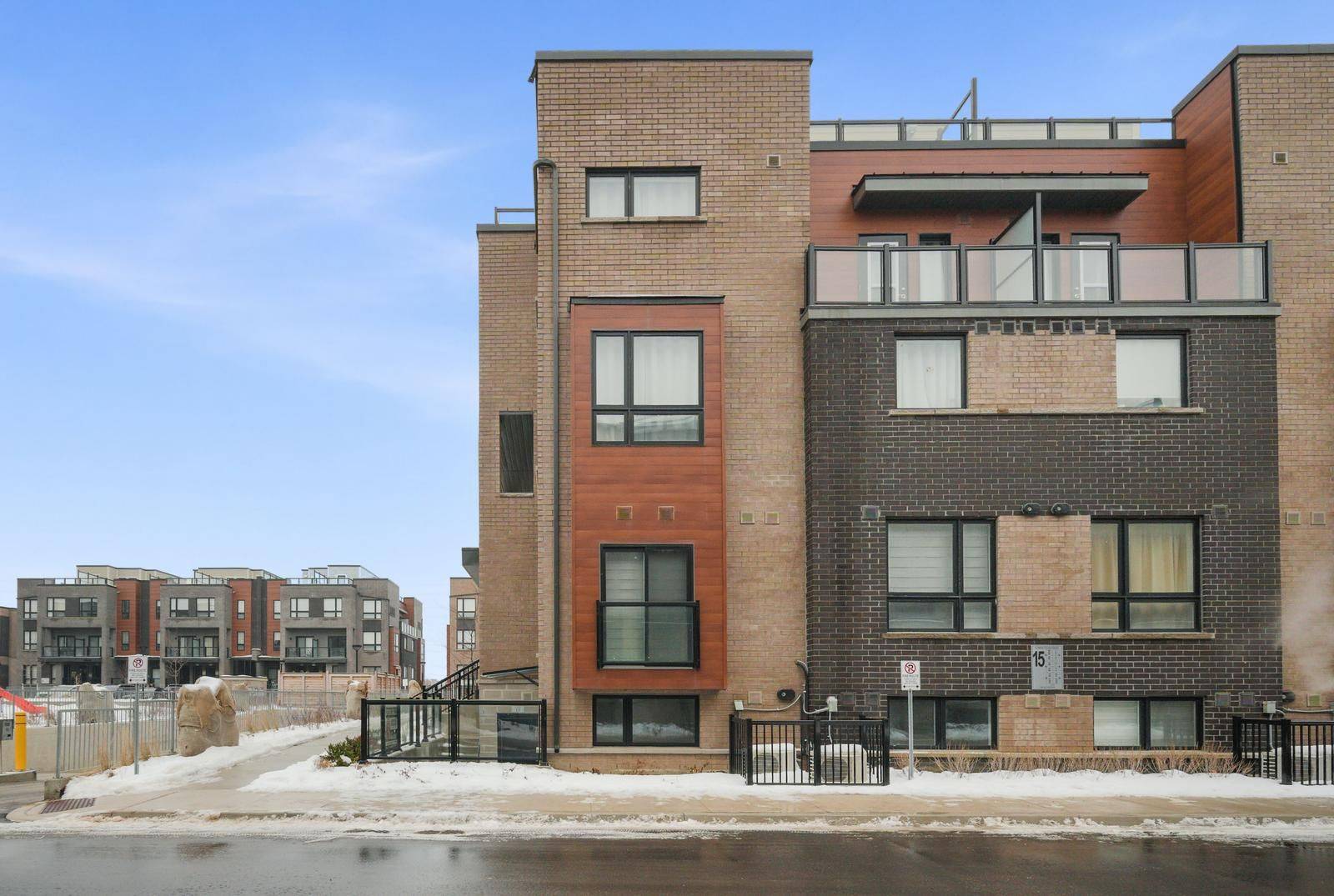 Newmarket, ON L3Y 0H3,15 Lytham Green CIR #15