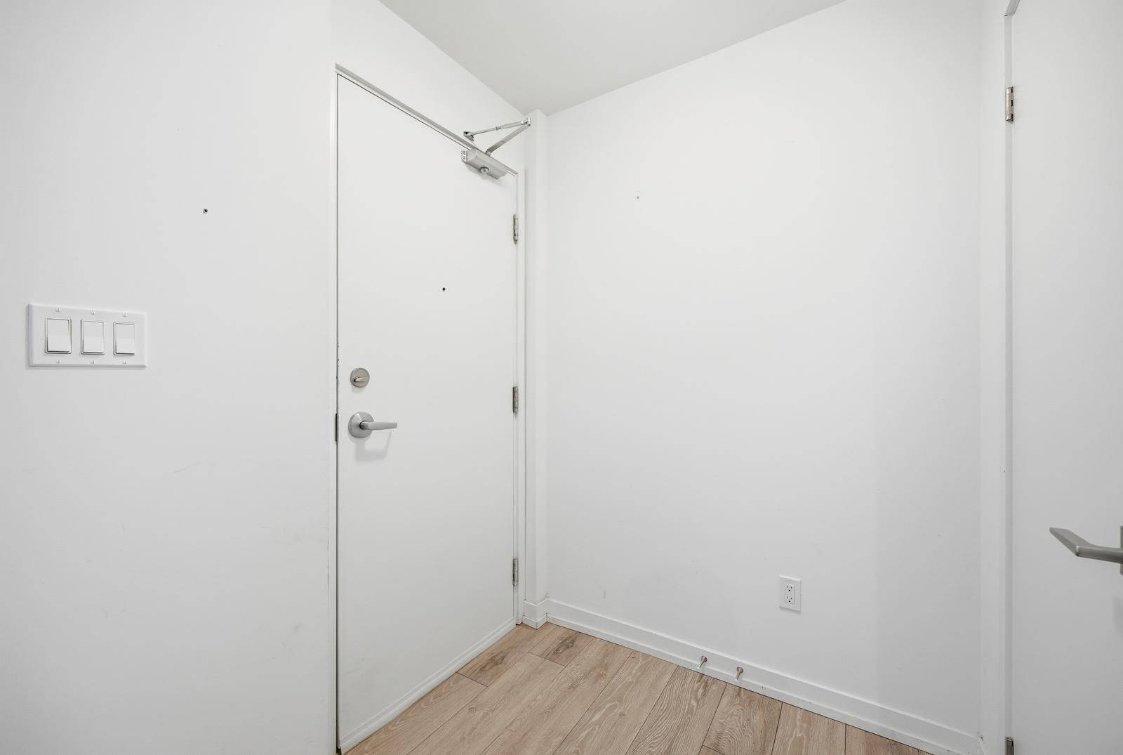 Newmarket, ON L3Y 0H3,15 Lytham Green CIR #15