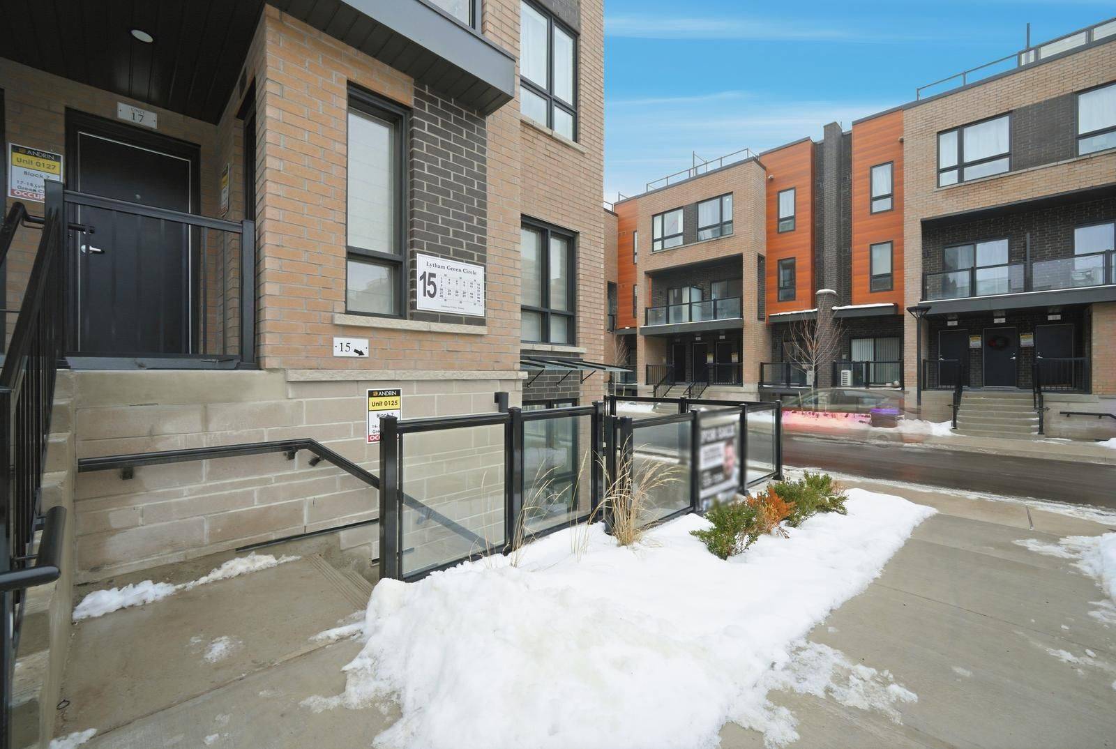 Newmarket, ON L3Y 0H3,15 Lytham Green CIR #15